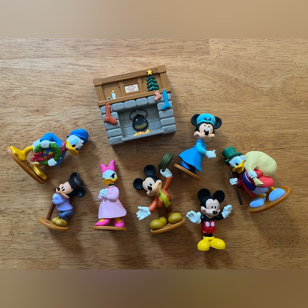 8 piece set - Mickey & Friends